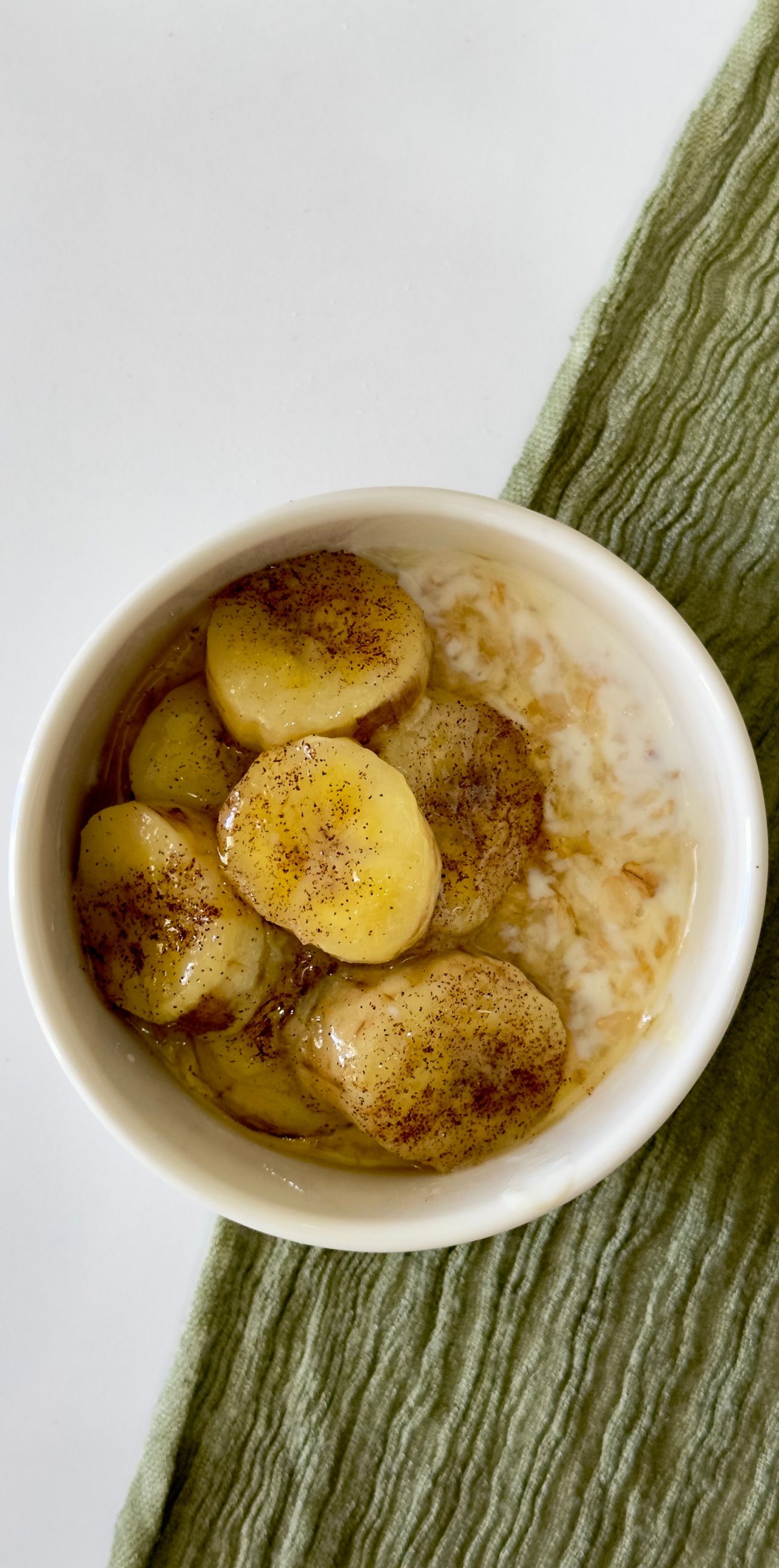banana oat meal in a bowl