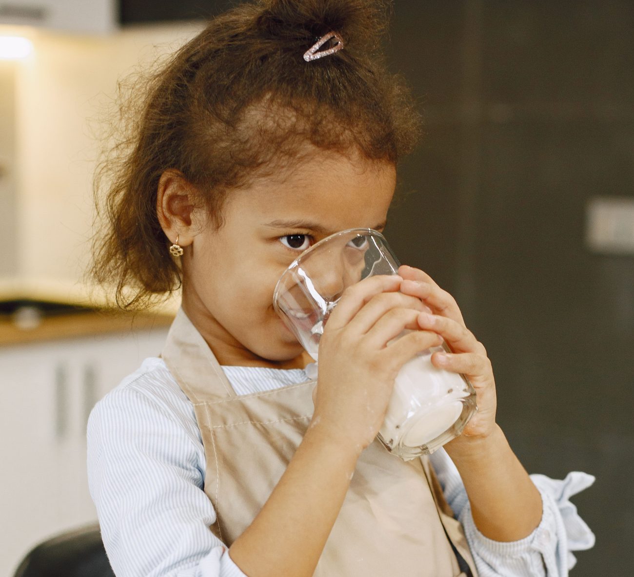 toddler drinking smoothie